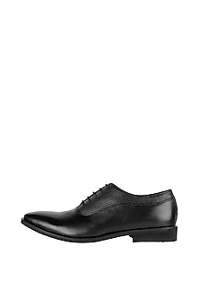 Black Printed Formal Shoes by Harper Woods